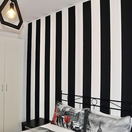 M.Aurelio Black & White Milaan Buitenkant foto